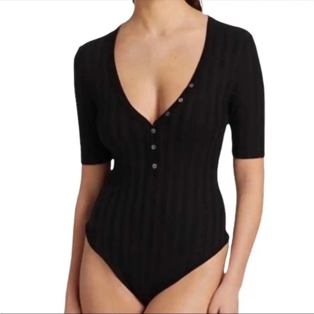 HOUSE OF HARLOW Rib Knit Short Sleeve Button Bodysuit Small